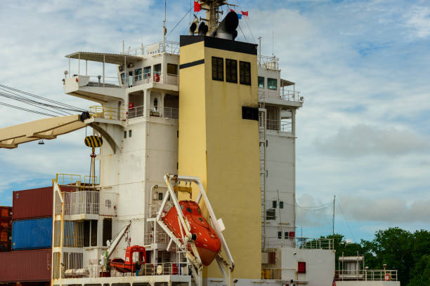 페드로 미구엘의 화물선은 파나마 운하를 잠급니다. - panama canal panama global finance container ship 뉴스 사진 이미지