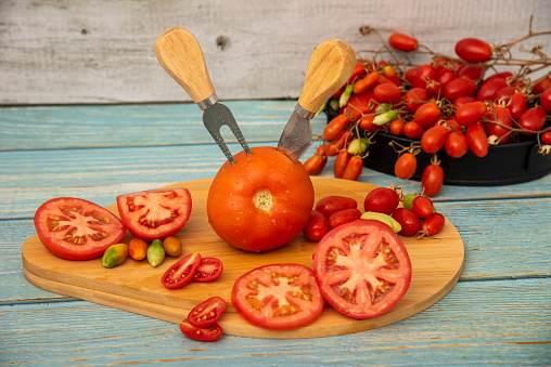 Fresh tomatoes, Tomato, Set of fresh whole and sliced tomatoes