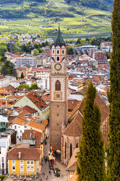 view over cityscape with cathedral saint nikolaus of merano, south tyrol, italy seen from famous hiking trail tappeinerweg - merano imagens e fotografias de stock