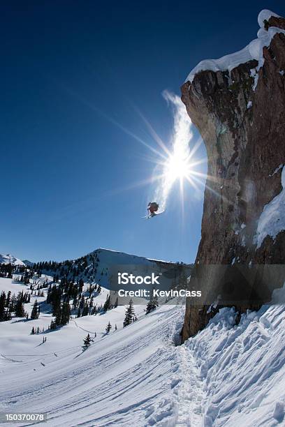 Rasto De Fumo De Avião - Fotografias de stock e mais imagens de Esqui - Esqui e snowboard - Esqui - Esqui e snowboard, Ao Ar Livre, Cena Não Urbana