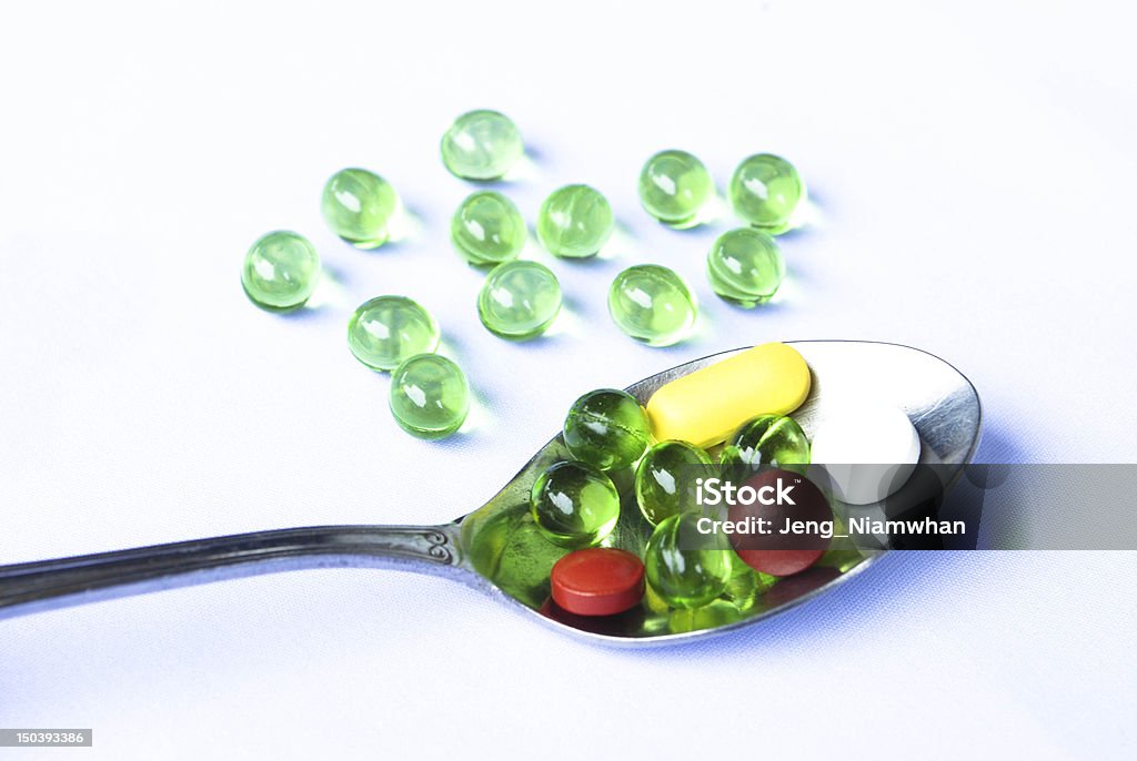 Silver Spoon mit Tabletten - Lizenzfrei Antibiotikum Stock-Foto