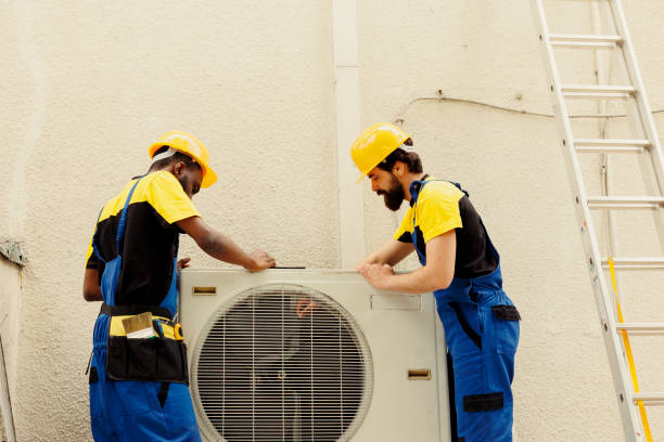 istock Servicemen dismantling air conditioner 1504148269