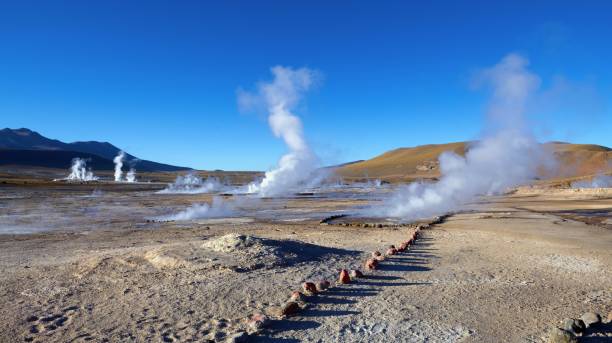 el tatio geyser field in northern chile at dawn - san pedro imagens e fotografias de stock