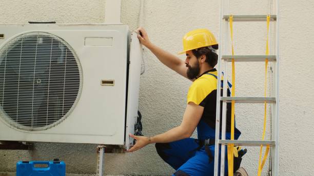 istock Wireman dissasembling air conditioner 1504218192