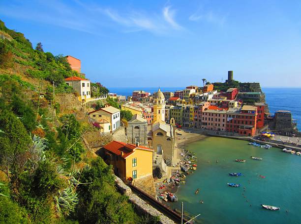 istock Village on Italian coast 150424434