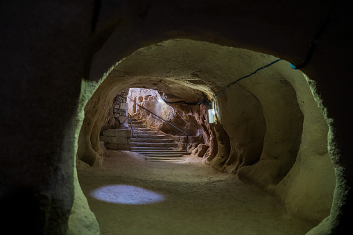 La cueva subterránea de Derinkuyu como ciudad en una antigua ciudad cueva de varios niveles photo