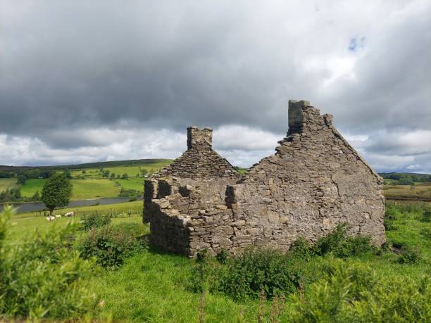 istock Ruins of irish mountain cottage 1504389099