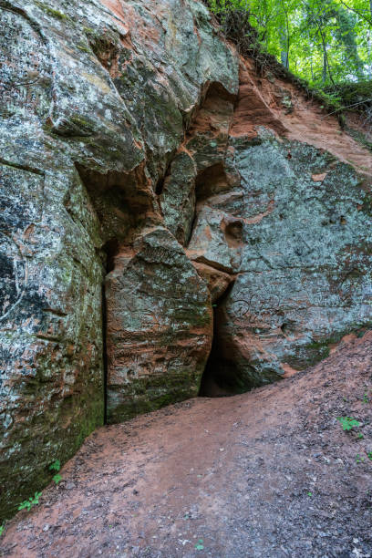 istock Inscriptions on rocks in Sigulda, Latvia 1504434657