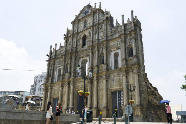 die ruinen von st. paul's in macau, die ruinen eines katholischen religiösen komplexes aus dem 17. jahrhundert - unesco world heritage site macao church stone stock-fotos und bilder