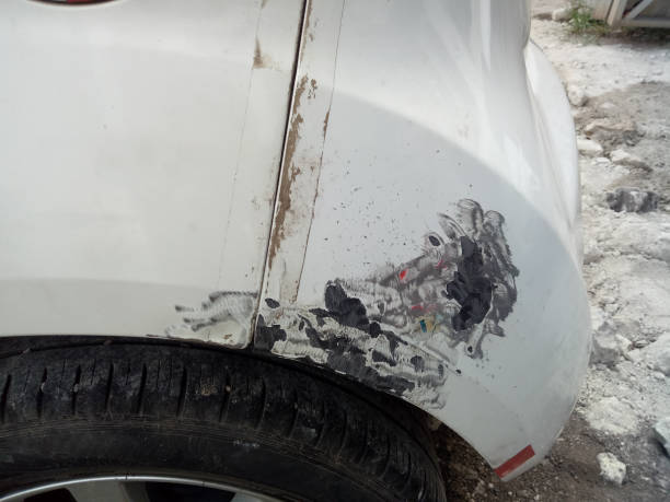istock Car fender damaged before repair in workshop 1504746099