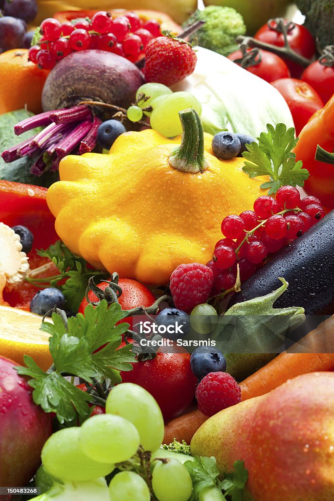 Verdure fresche, frutta e frutti di bosco - Foto stock royalty-free di Alimentazione sana