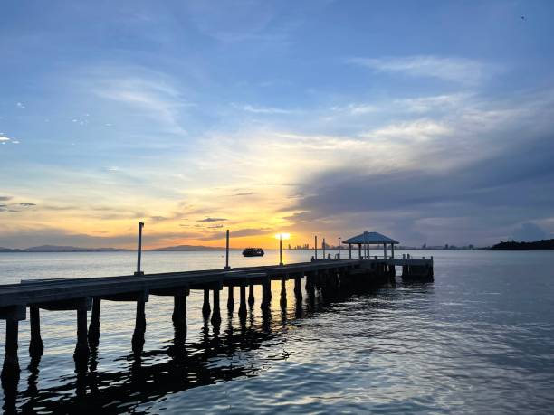istock Silhouette dawn sky over the sea 1504958934