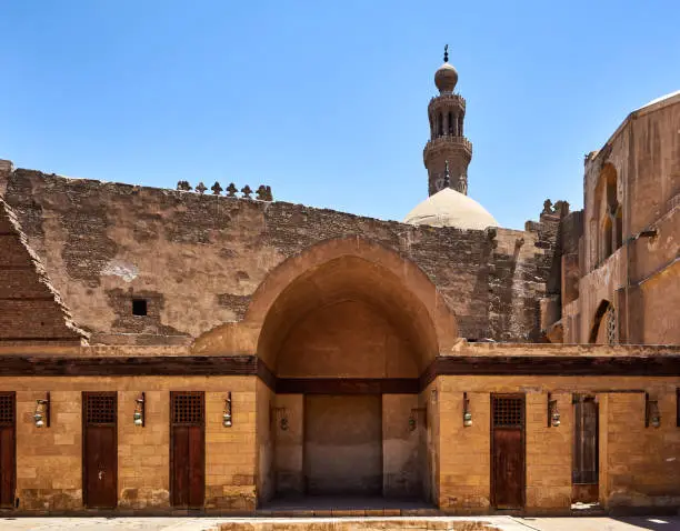 This complex is located on al-Mu’izz street. It was established by Sultan Sayf al-Din Qalawun in 683-684 AH/ 1283-1284 AD. It is one of the most beautiful architectural complexes in Egypt dating to the Mamluk period. It consists of a mosque, a school, a burial, and a hospital (bimaristan is a Persian word that means “house of the ill”). Its various entrances are all characterized by unique designs, using gold and silver gilding as well as a number of geometric and floral motifs. The hospital treated people who suffered from nervous and psychological disorders. It now serves as an eye and dentistry hospital.