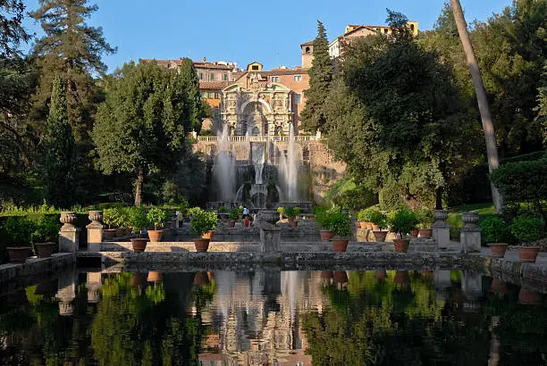 Central view of the Villa d'Este in Tivoli during the day.