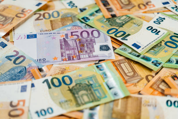 istock EURO Banknotes On a Pile 1505412787