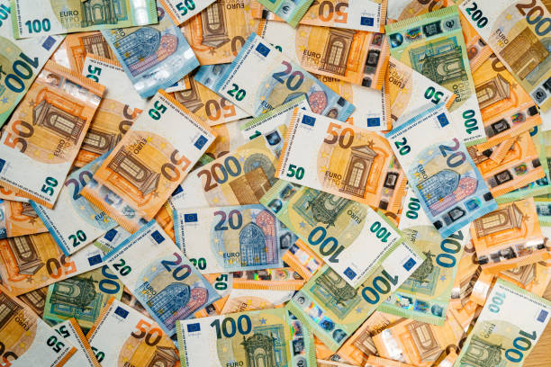 istock EURO Banknotes On a Pile 1505416039
