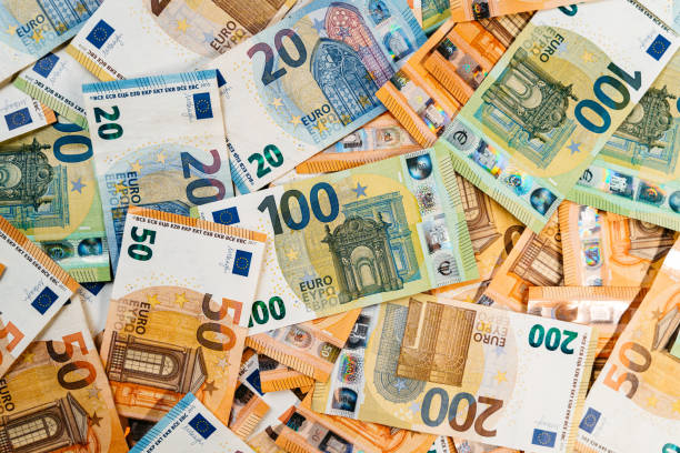 istock EURO Banknotes On a Pile 1505420016
