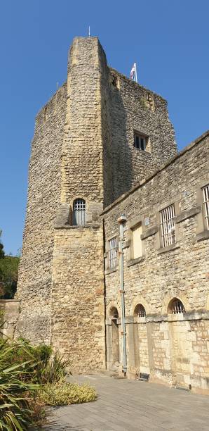 der st. george's tower von oxford castle. - english flag st george flag st stock-fotos und bilder