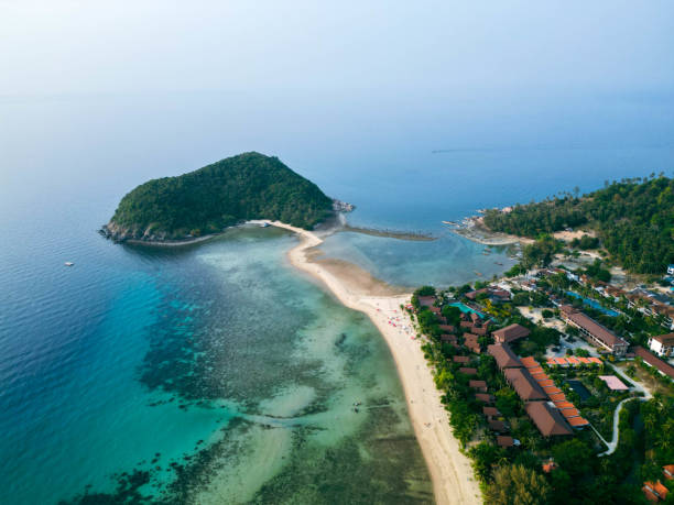 istock Top down view of Mae Haad Beach in Koh Phangan 1505732084