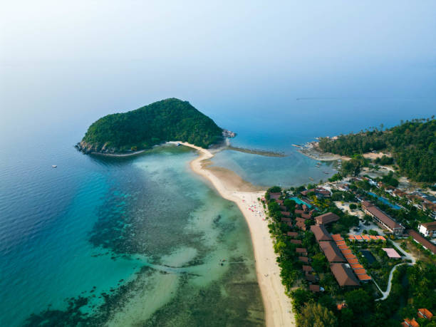 istock Top down view of Mae Haad Beach in Koh Phangan 1505732087