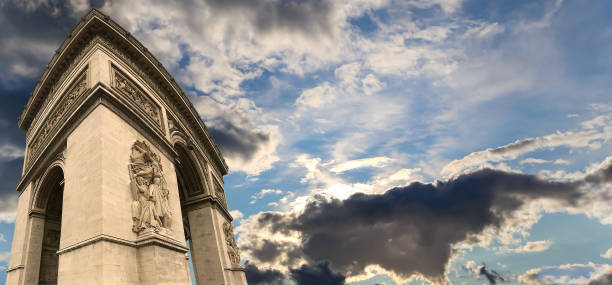 Arc de Triomphe (against the background of a sky at sunset), Paris, France. The walls of the arch are engraved with the names of 128 battles and names of 660 French military leaders (in French) Arc de Triomphe (against the background of a sky at sunset), Paris, France. The walls of the arch are engraved with the names of 128 battles and names of 660 French military leaders (in French) names of marbles stock pictures, royalty-free photos & images