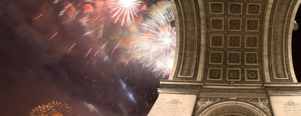 Celebratory colorful fireworks over the Arc de Triomphe, Paris, France. The walls of the arch are engraved with the names of 128 battles and names of 660 French military leaders (in French) Celebratory colorful fireworks over the Arc de Triomphe, Paris, France. The walls of the arch are engraved with the names of 128 battles and names of 660 French military leaders (in French) names of marbles stock pictures, royalty-free photos & images