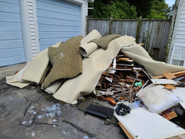 istock Pile of Junk 1505942088