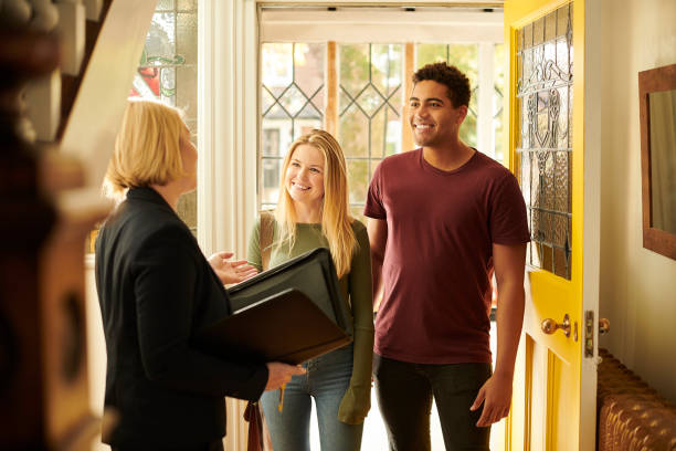 istock meeting the landlord 1506071322