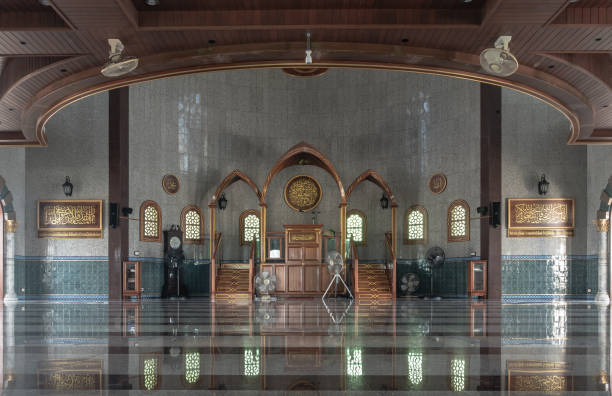 istock Beautiful architecture design inside of Al Alawi Mosque. 1506280286