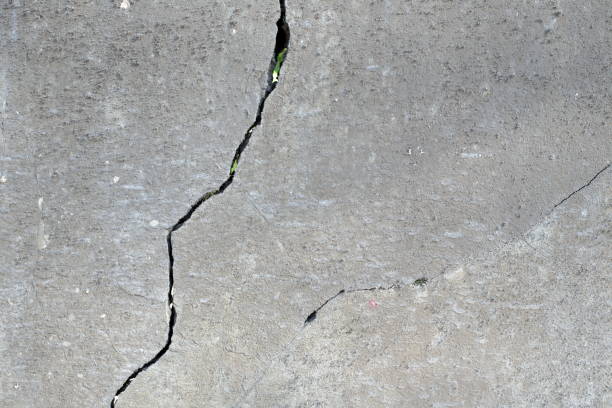istock The cement wall is cracked in a long line 1506665022