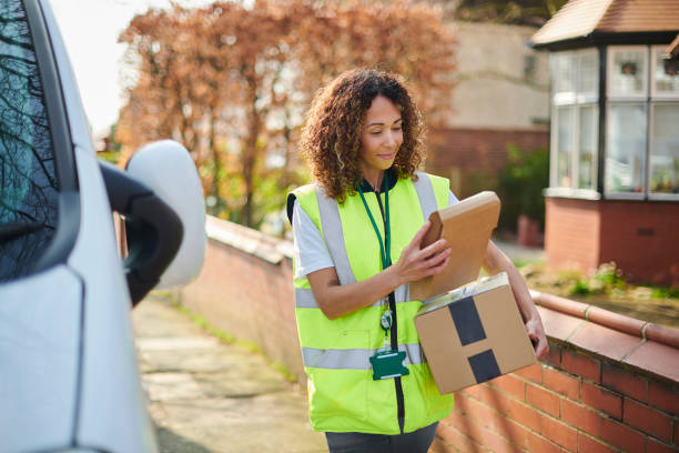 istock delivery driver walking to address 1506724510