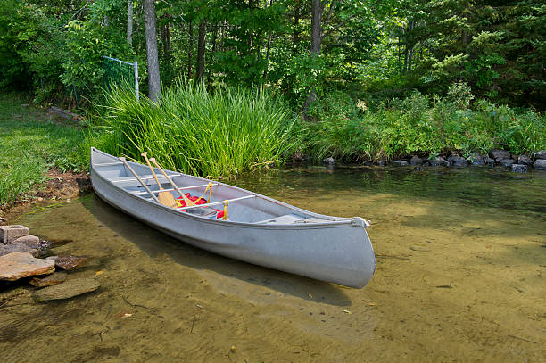 istock Canoe in the water 150678134