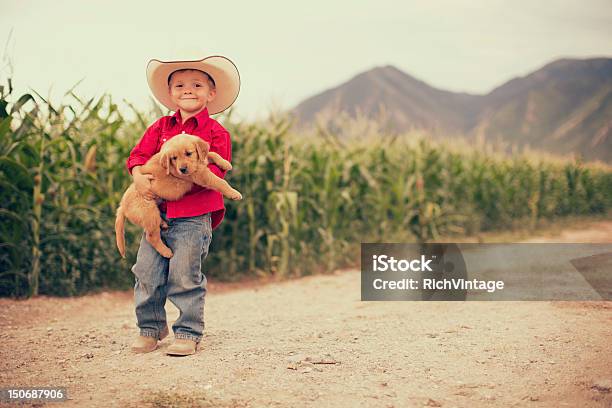 Amigos Na Exploração - Fotografias de stock e mais imagens de Criança - Criança, Cachorrinho, Cão
