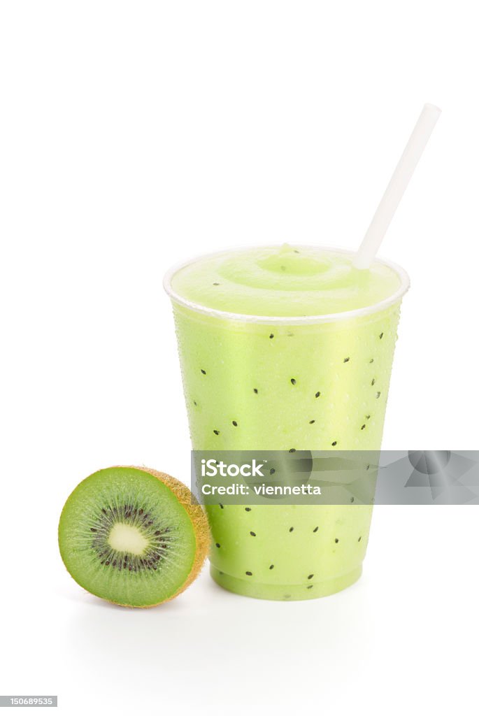 Kiwi-Smoothie mit Obst auf weißem Hintergrund - Lizenzfrei Slush Stock-Foto