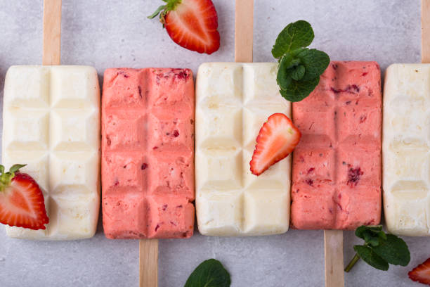 istock Strawberry ice cream pop sicle with mint 1507021781