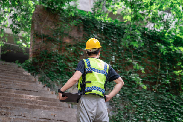 istock Asian Engineers are renovating old houses 1507083815
