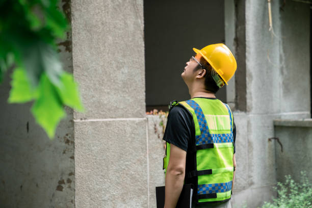 istock Asian Engineers are renovating old houses 1507085411