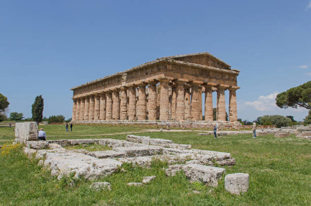 イタリア、パエストゥムのポセイドン神殿 - baudenkmal ストックフォトと画像