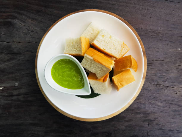 istock Steamed Toast with Pandanus Custard 1507170490