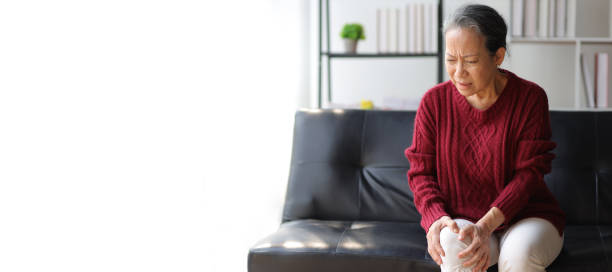 istock Senior woman with osteoarthritis has leg pain. 1507221799