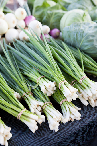 Bunches of fresh scallions on display at a farmer's market