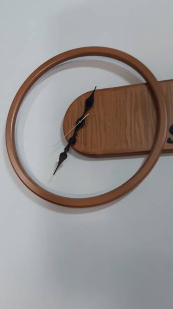 istock Wooden abstract clock holder with a clock on top 1507413877
