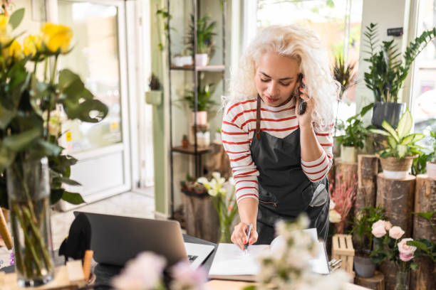 istock Working in flower shop 1507435972