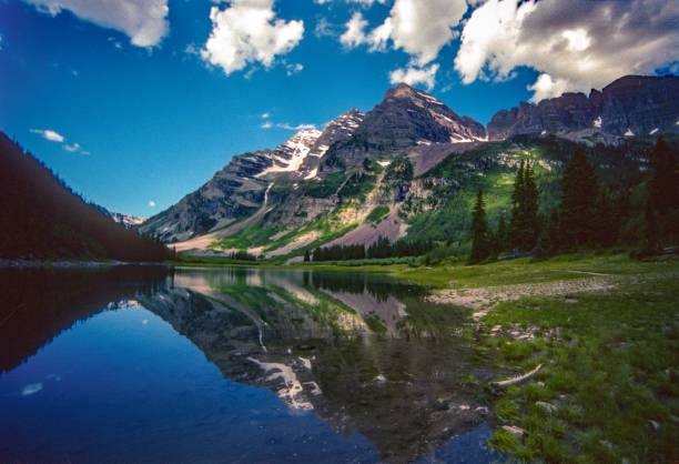 istock Maroon Bells - Crater Lake Reflection - 2004 1507511126