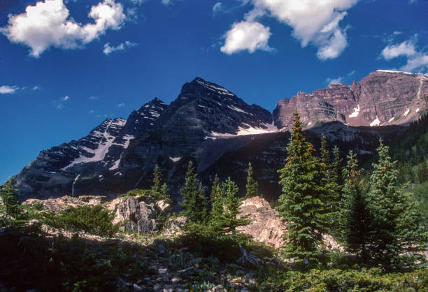 istock Maroon Bells - Evergreens & Peaks - 2004 1507513313