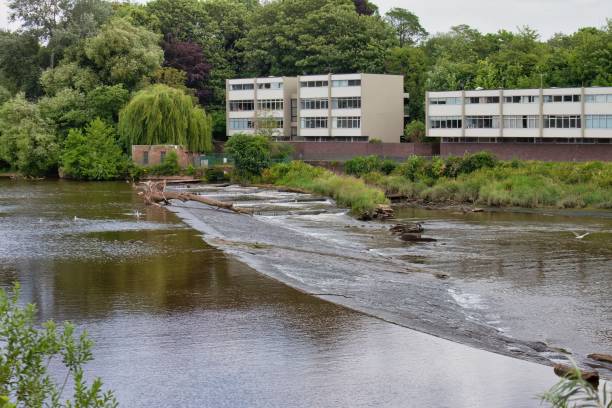 häuser auf dem fluss - chester virginia stock-fotos und bilder