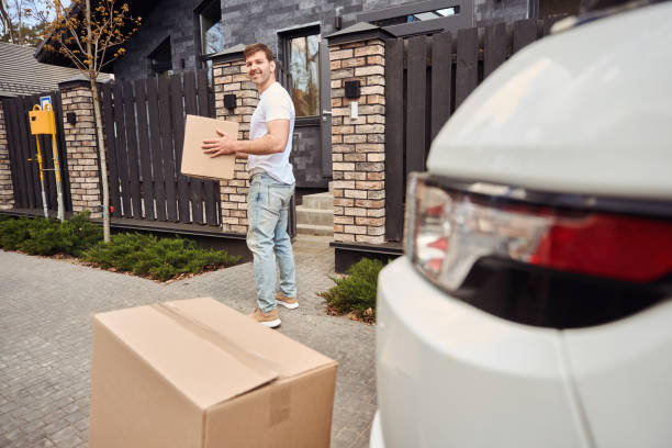 istock Young man carrying things into the house 1507782577