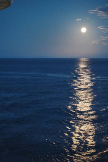 istock Full moon on the sea 1507873131
