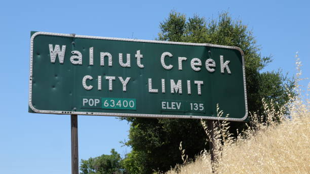 istock Walnut Creek California Public Welcome Sign 1507945725