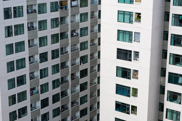 fachada de edificio residencial. edificio de apartamentos. - house real estate residential structure townhouse fotografías e imágenes de stock